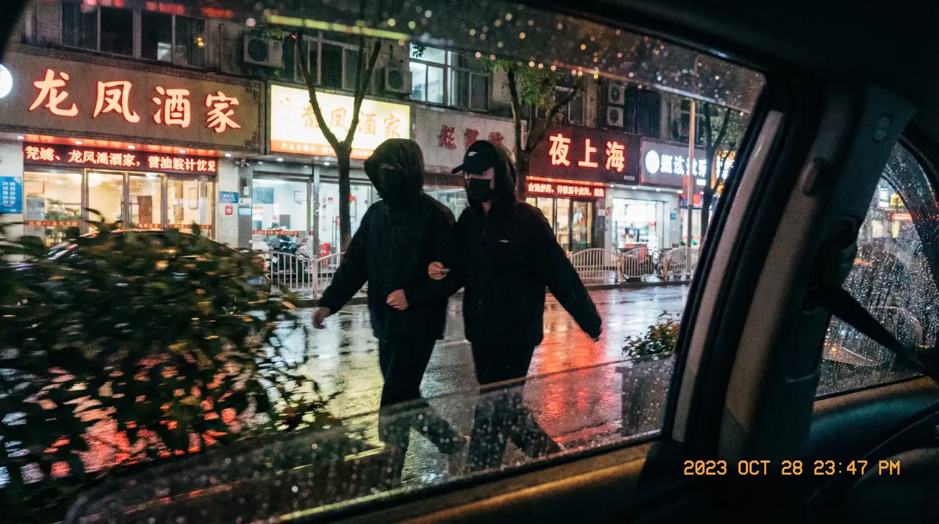 潦草电影 - 顶流明星深夜密会现场抓拍照片
